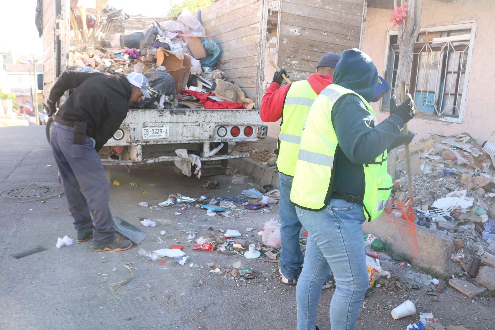 Retiran basura acumulada de vivienda en la colonia San Rafael | La ...