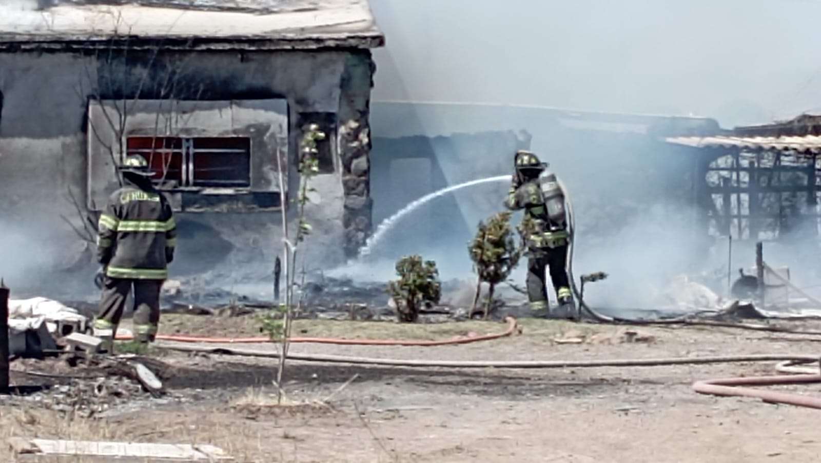 Consume incendio granja en la colonia Los Porteros | La Opción de Chihuahua