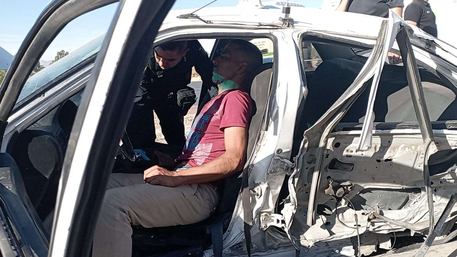 Pierde el control y choca contra poste | La Opción de Chihuahua