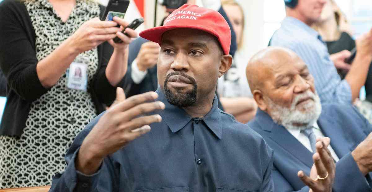 Demanda ex asistente de Kanye West al rapero por acoso sexual
