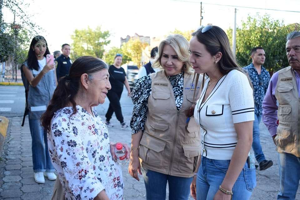 Recorren Olivia Franco, Carla Rivas y Julio César Salas la Colonia ...
