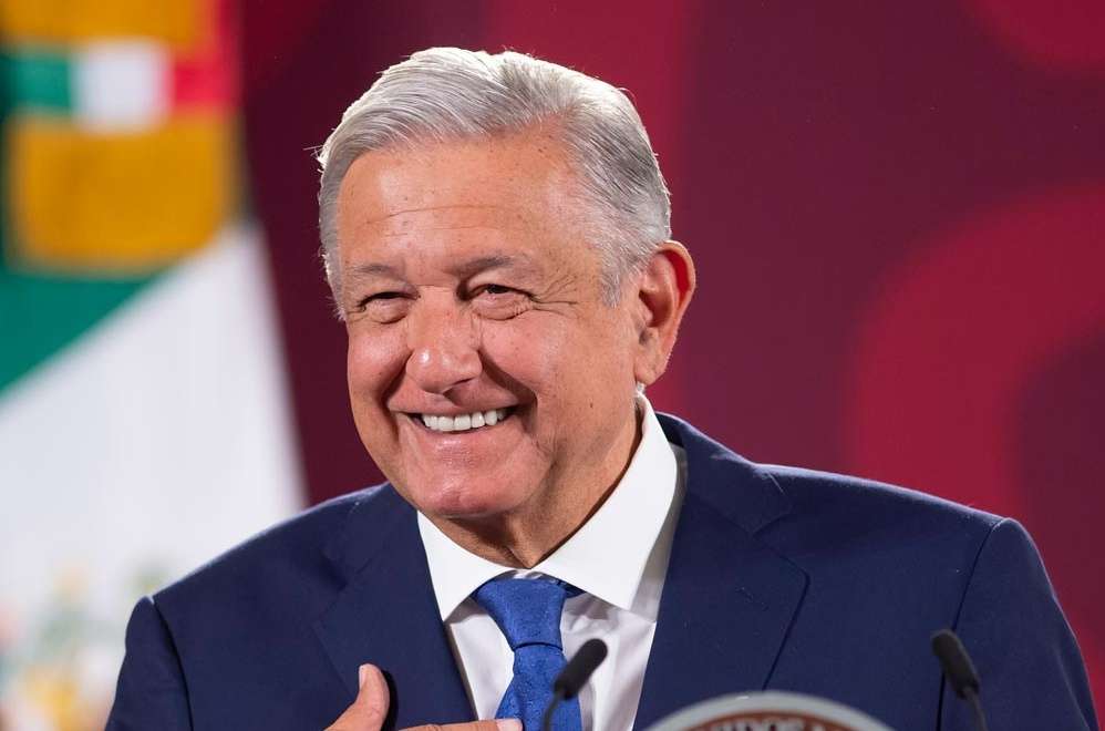 Recibe Amlo protección militar y 21 mil pesos al mes
