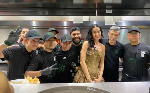 Disfruta Katy Perry de unos taquitos en la Ciudad de México
