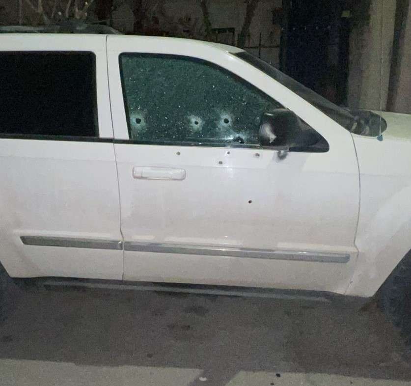 Atacan a balazos camioneta de exmando de la Estatal