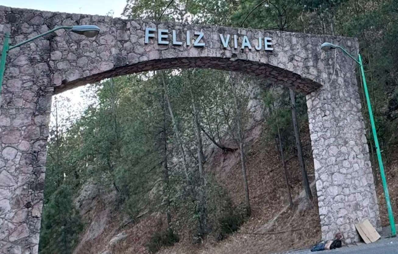 Identifican a ejecutados dejados en arco de entrada a Guadalupe y Calvo