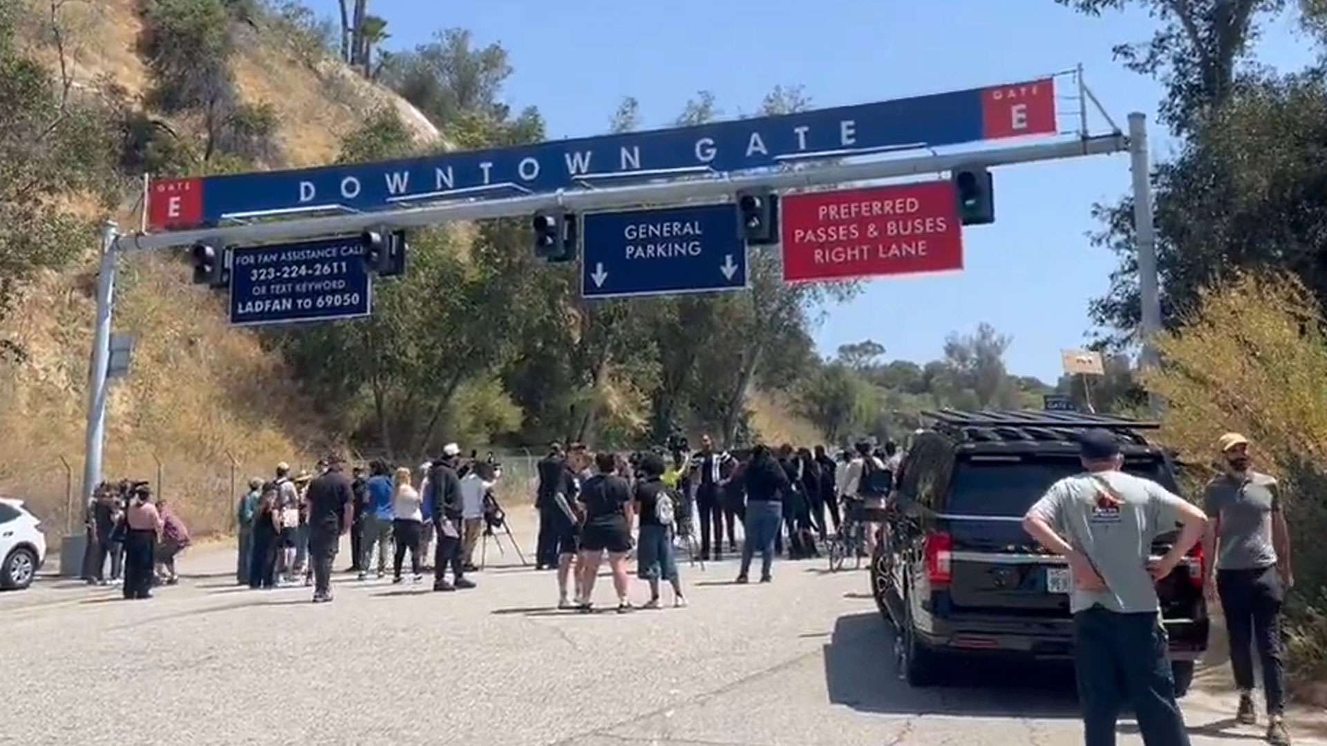 Niegan Dodgers entrada a ICE en medio de redadas migratorias