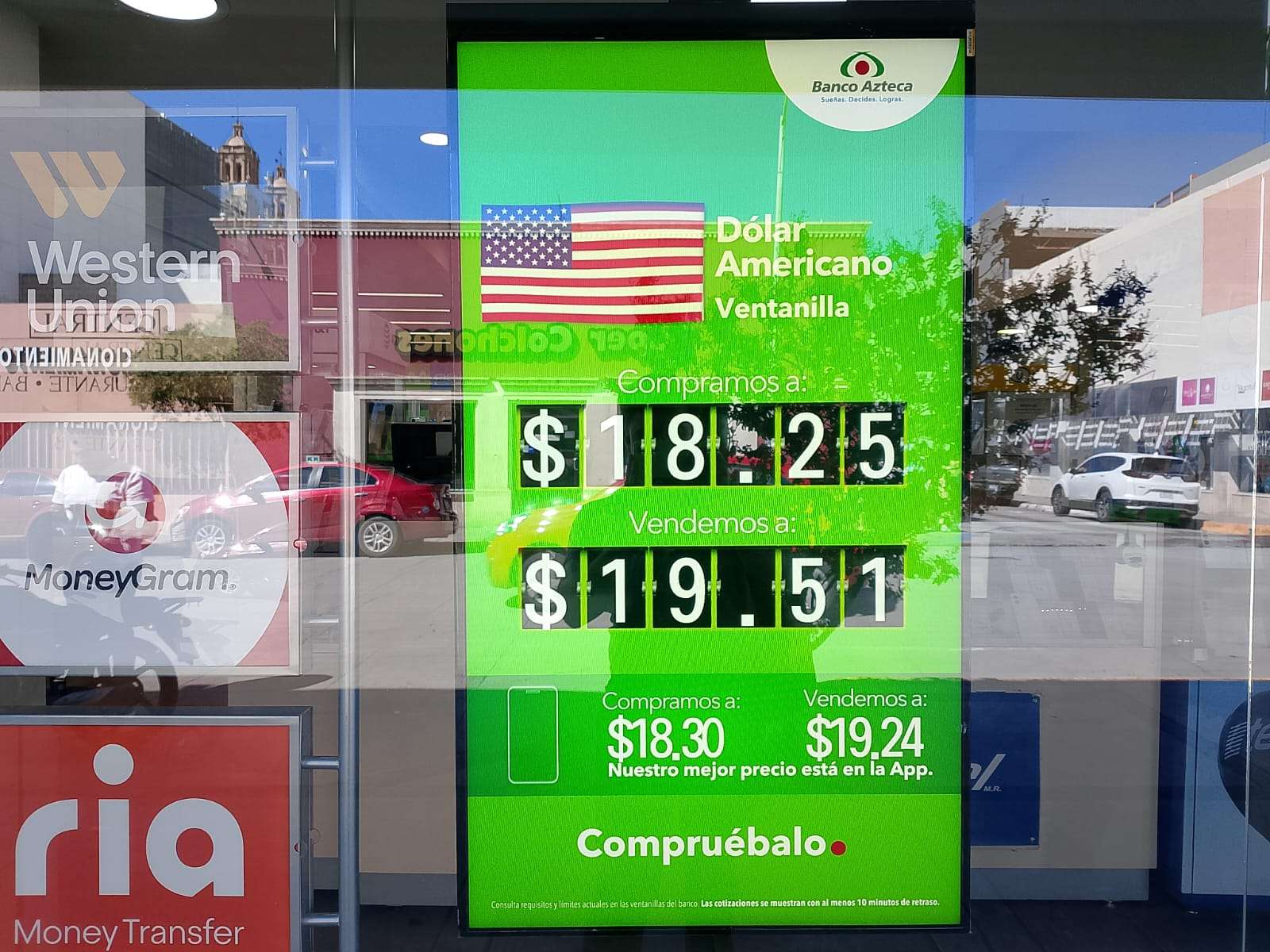 Permanece dólar a $19.51 este domingo en Banco Azteca