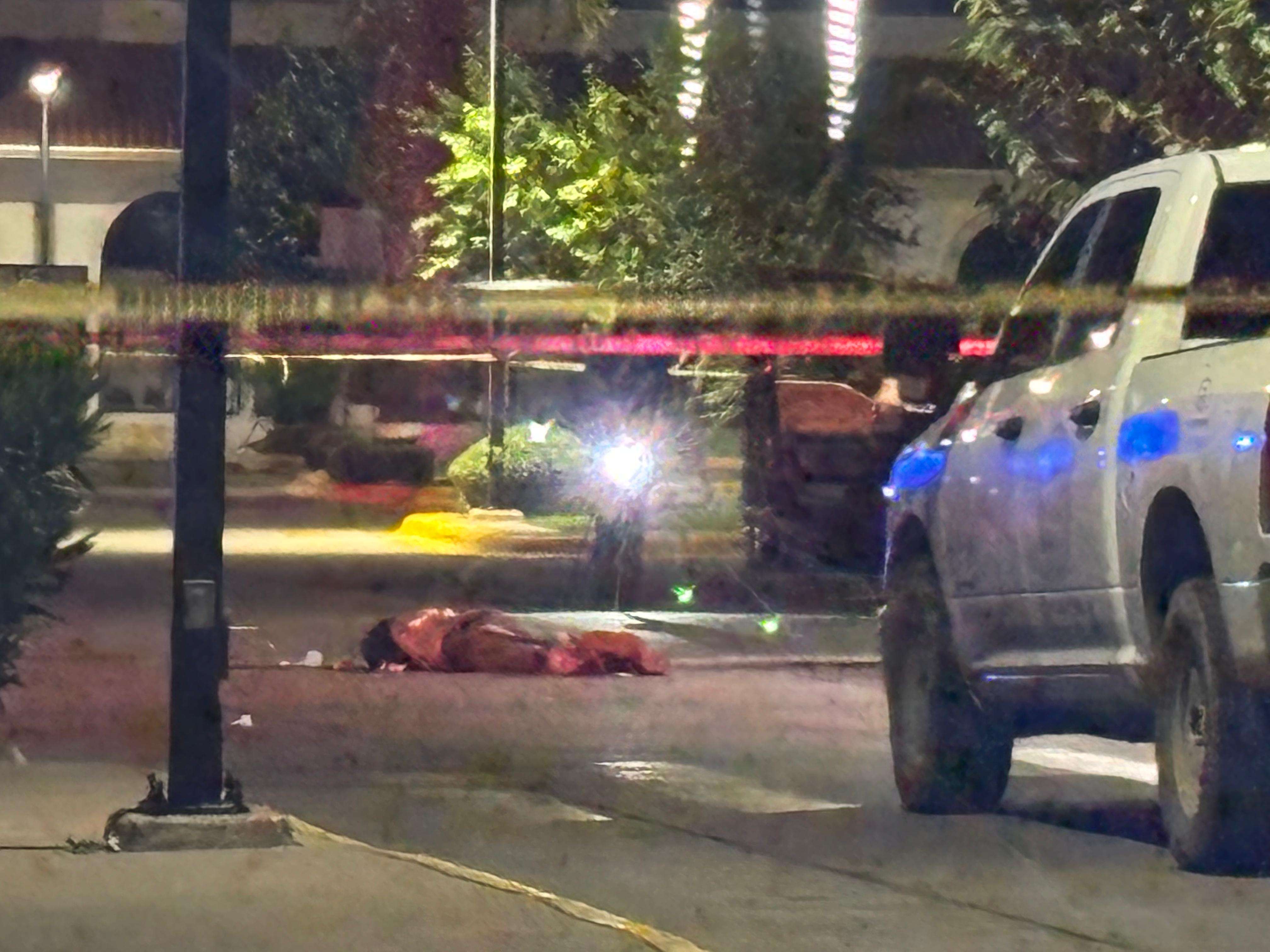 Asesinan a cuchilladas a uno en Plaza Cumbres
