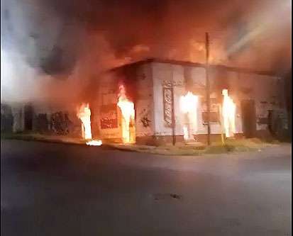 Se incendia tienda abandonada en la colonia Santa Rosa