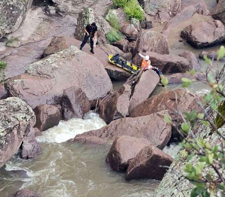 Se ahoga en un río al caer de un puente colgante en Bocoyna