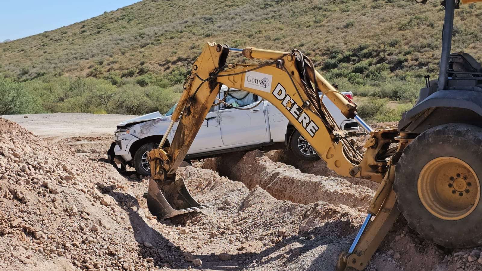 Pierde el control y vuelca en zona de construcción | La Opción de Chihuahua