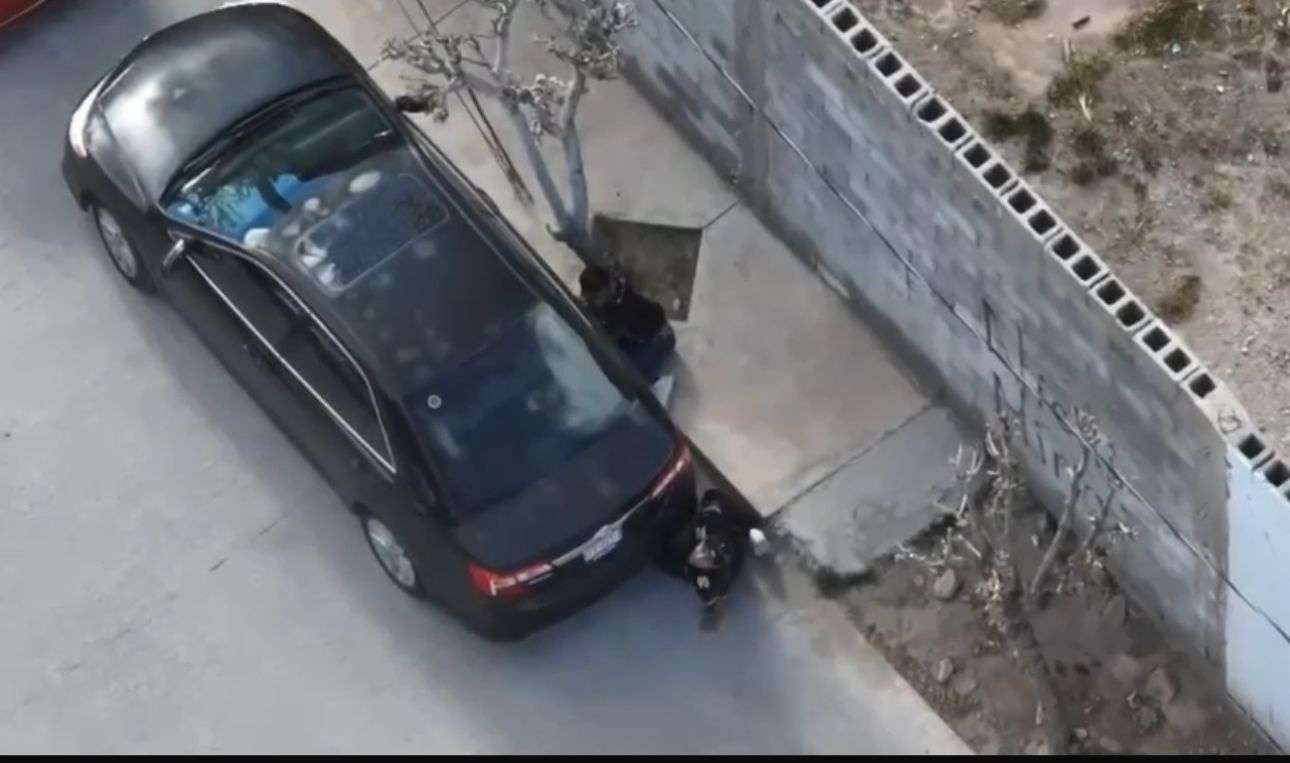 Revelan video del momento en que dos hombres intentan huir tras ataque a agentes estatales