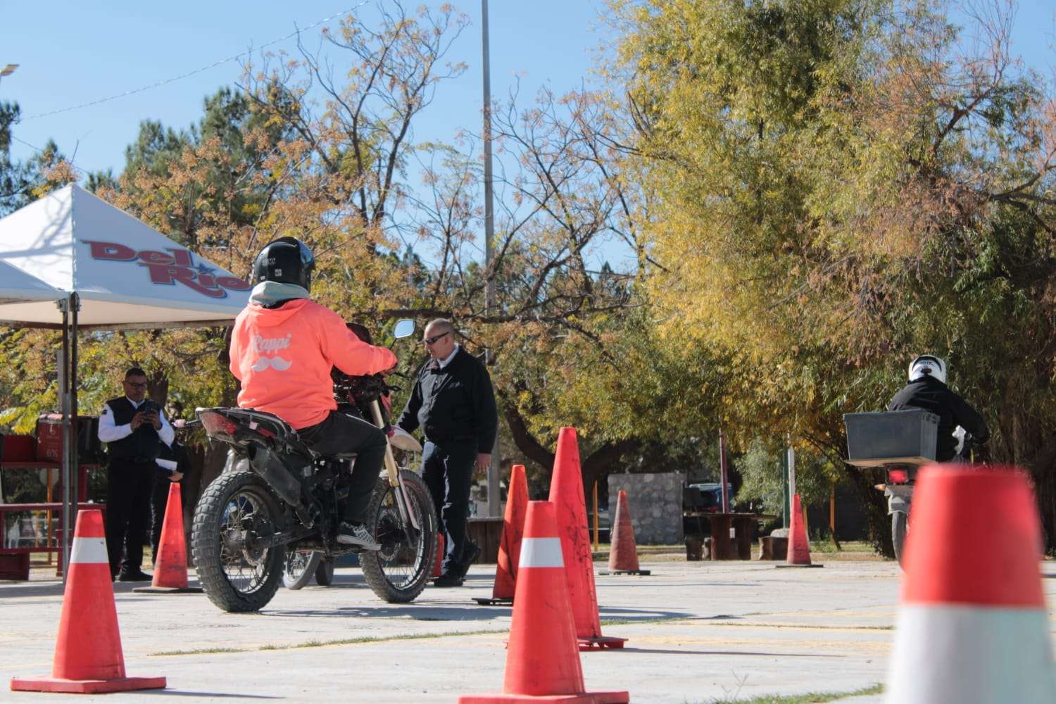Capacitan a más de 100 motociclistas de plataforma en seguridad vial