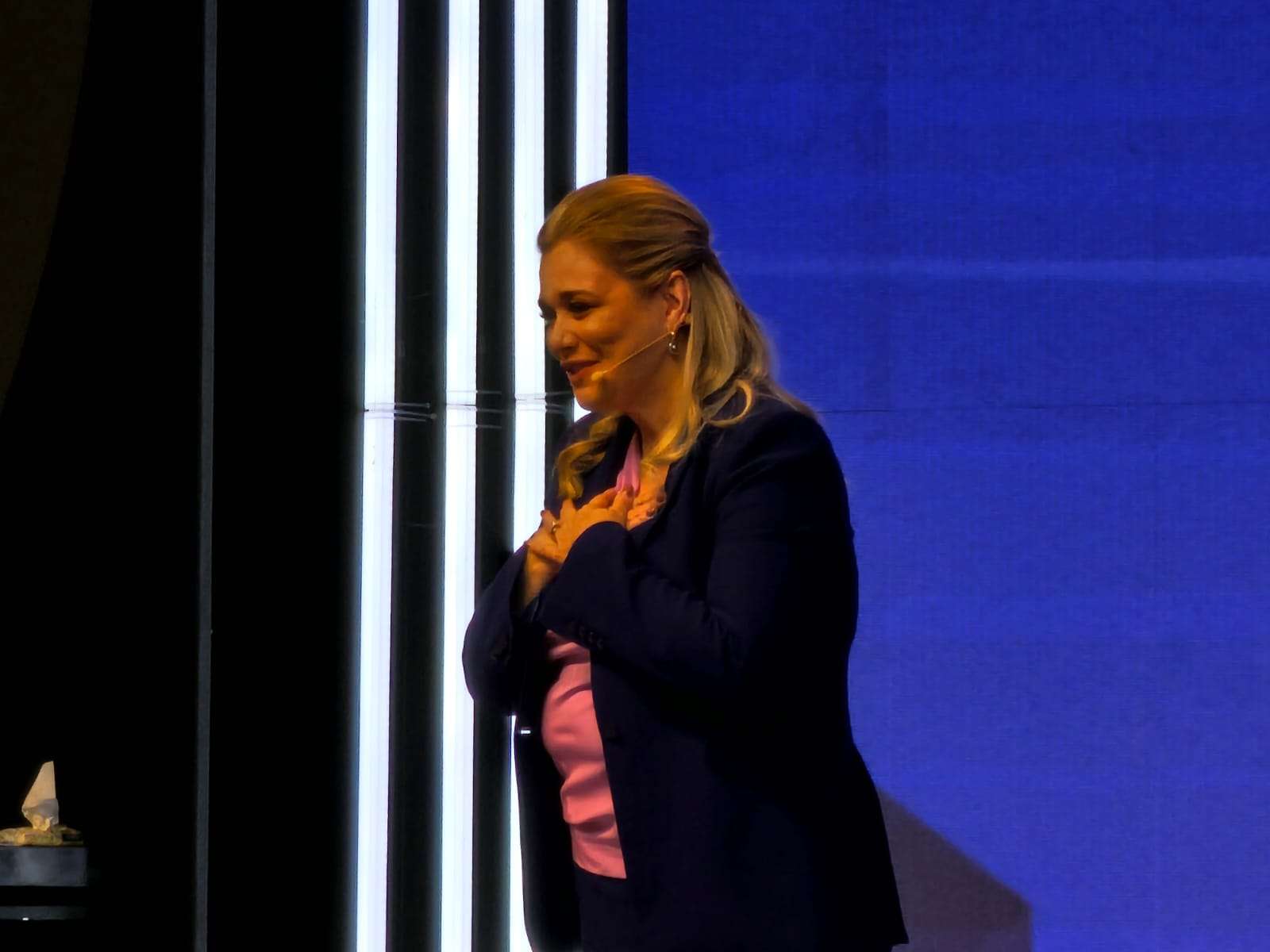 Cierra Maru informe con mensaje de defensa para Chihuahua