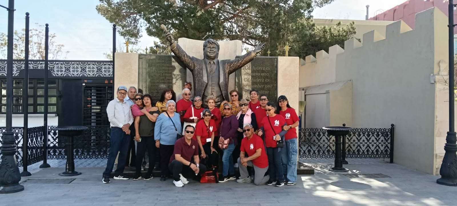 Realizan recorridos culturales para adultos mayores en la Casa Juan Gabriel