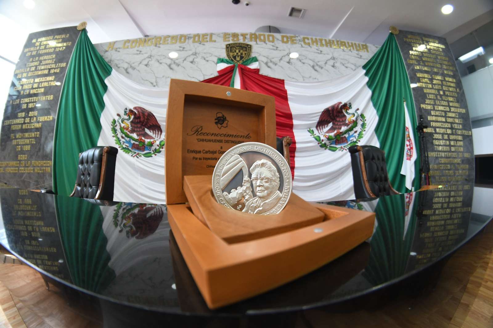 Nombran Chihuahuense Distinguido al escultor Sebastián 