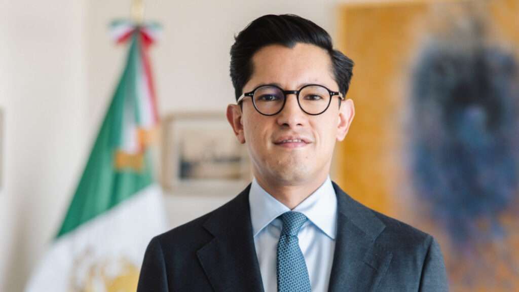 Designan a Roberto Velasco nuevo titular de la SRE 