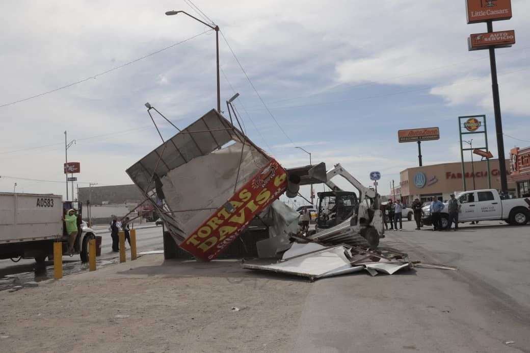 Tira Municipio puesto de Tortas Davis del bulevar Talamás