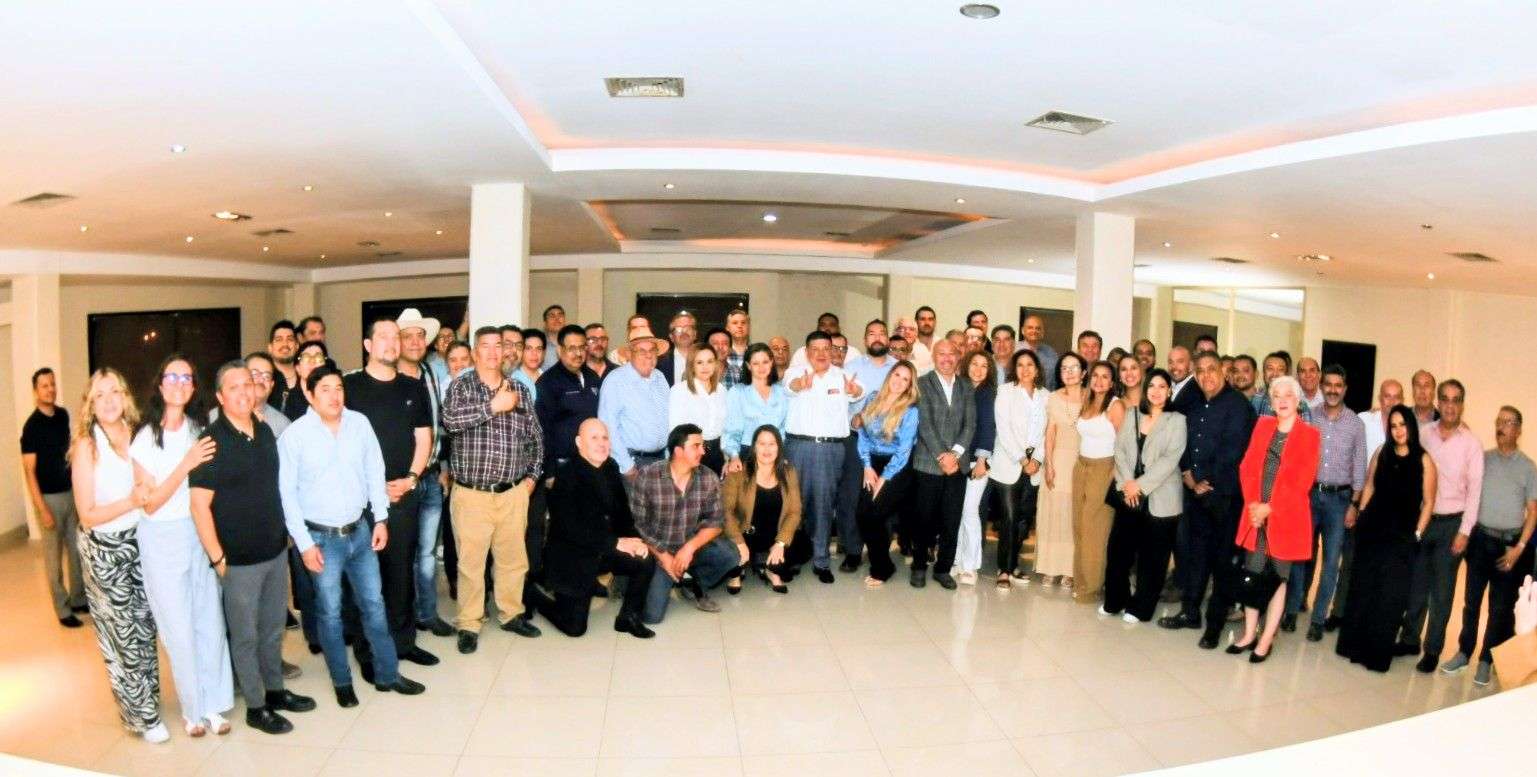 Se reúne fiscal César Jáuregui con constructores en Chihuahua