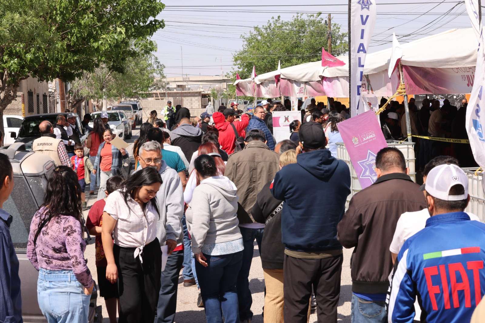 Acuden dependencias municipales a la Plutarco Elías Calle 