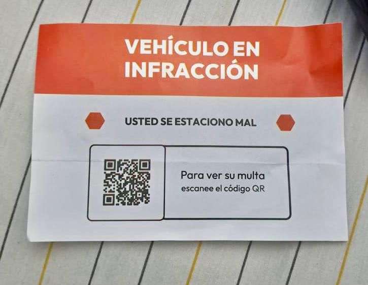 Alertan por folletos de multas con código QR