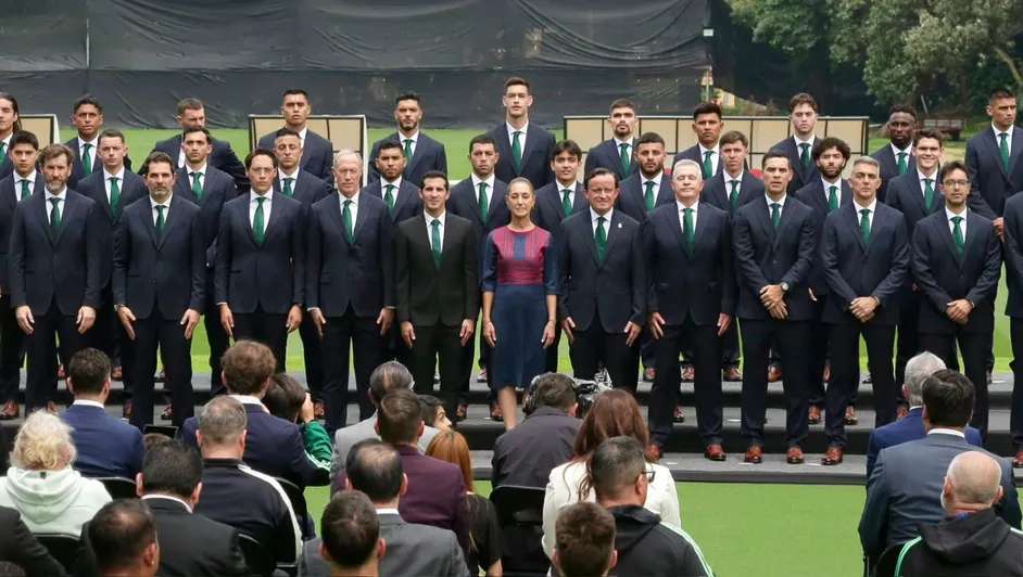Abandera Sheinbaum a la Selección Mexicana