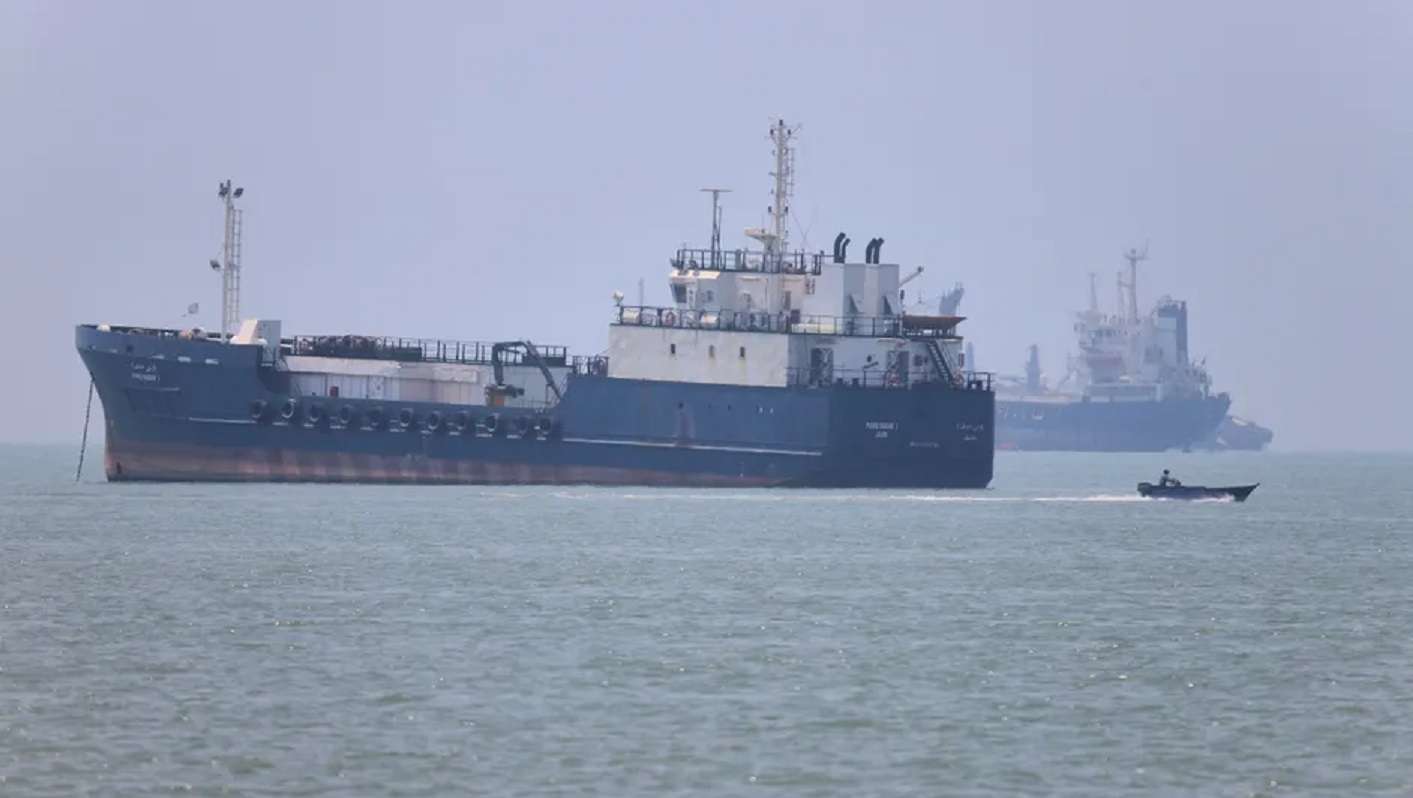 Ataca EU a Irán en respuesta a ofensiva contra barco en Ormuz

