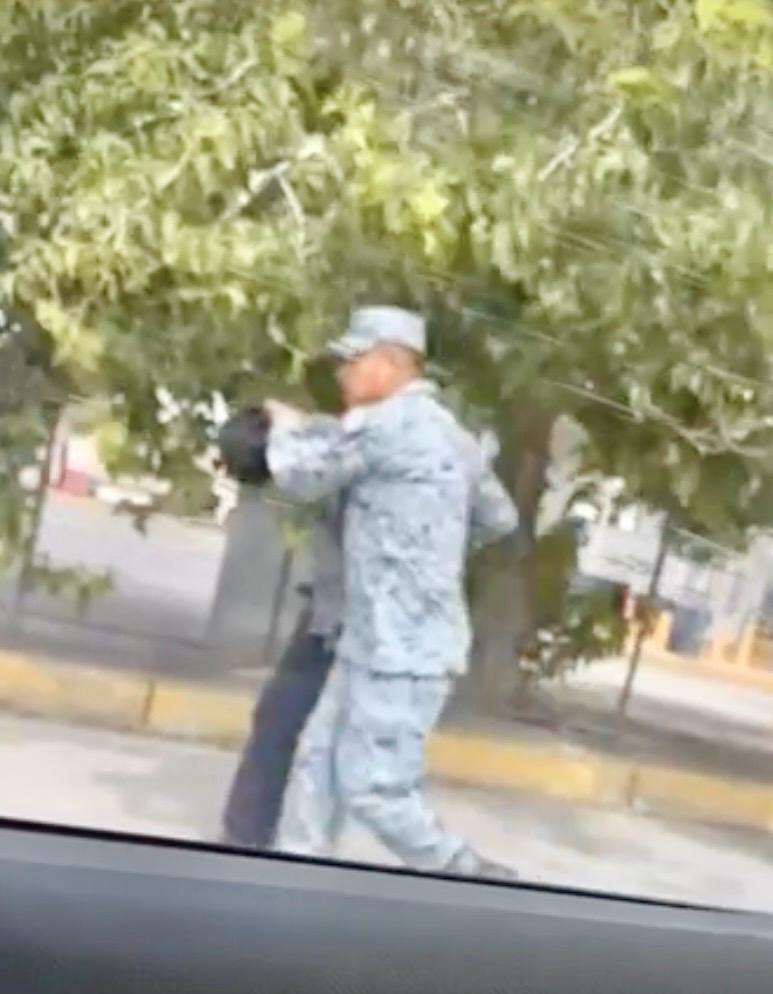 Circula video de la detención del que atropelló y causó la muerte de un menor en el Puente Libre
