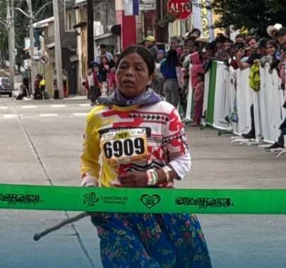 Se consagra la rarámuri Candelaria Rivas como bicampeona del Ultra Maratón de los Cañones