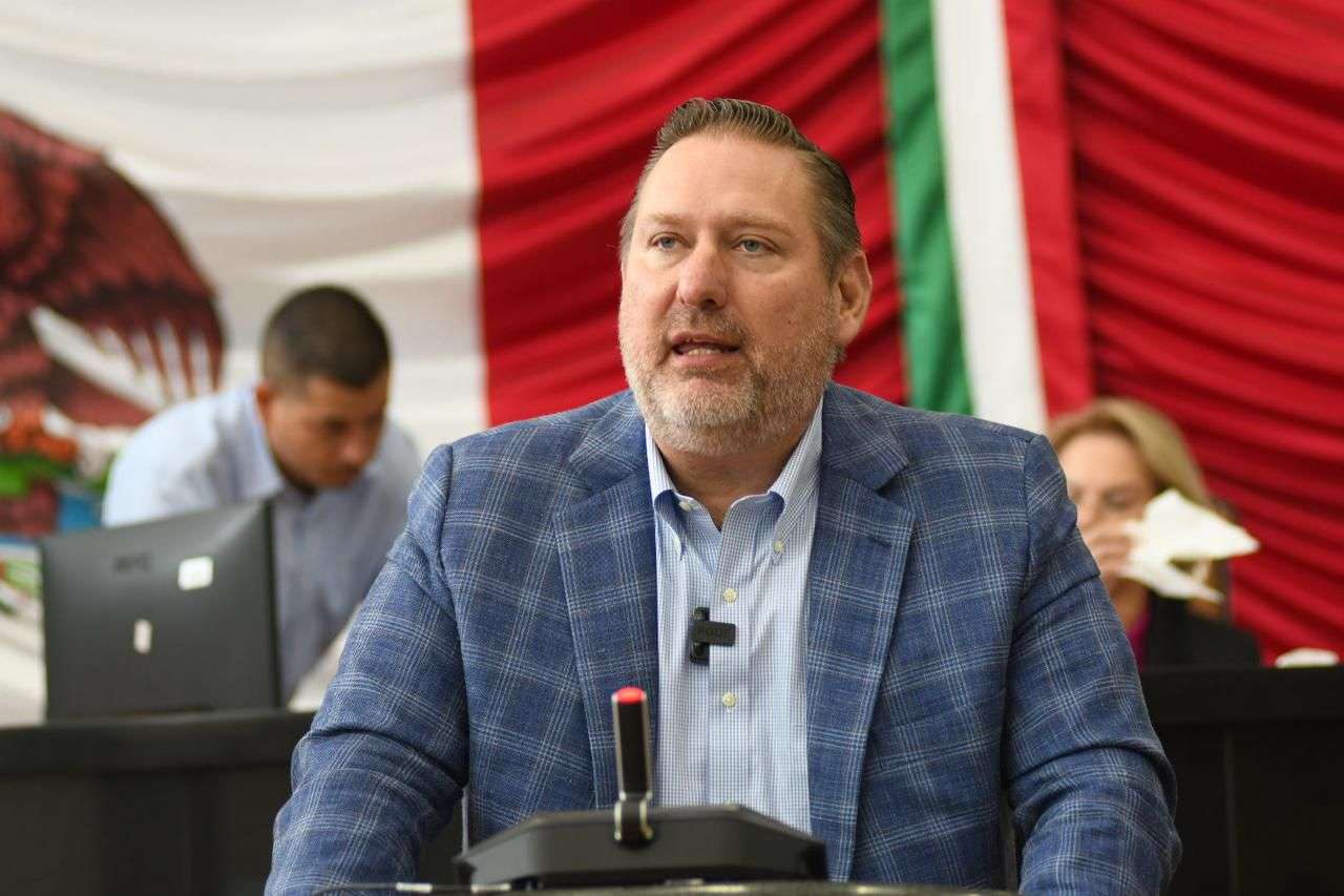 Rechaza Olson acusaciones sobre respaldo a deudores alimentarios
