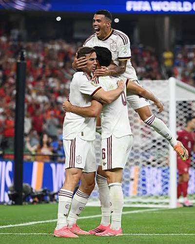 Penal y gol: España toma ventaja ante Francia