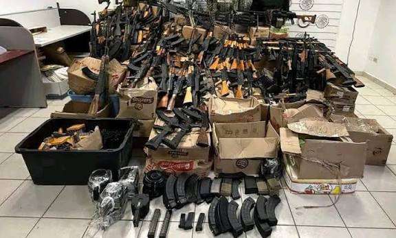 Decomisan arsenal a Los Rusos en Sonora: 81 armas y miles de balas
